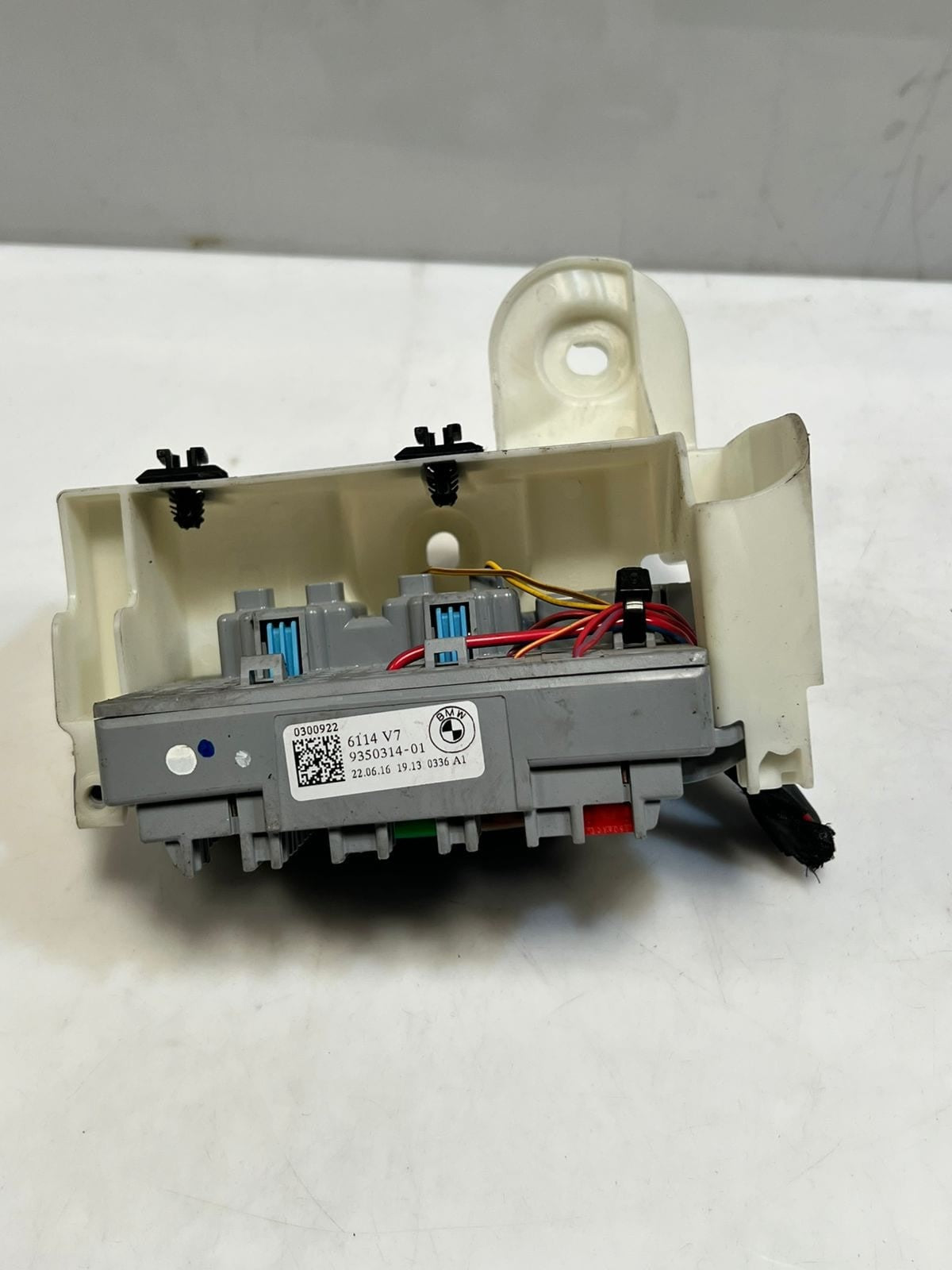 BMW 330i G20 G21 G30 G31 G11 FRONT LEFT SIDE POWER DISTRIBUTION Fuse Box 9350314