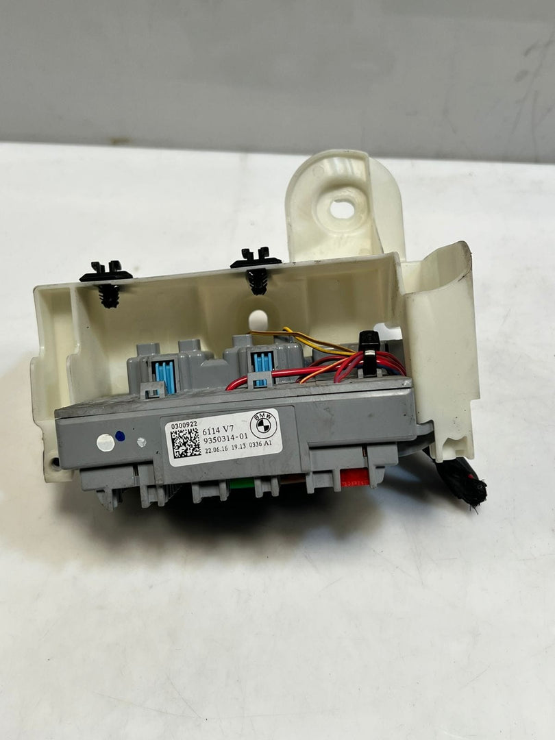 BMW 330i G20 G21 G30 G31 G11 FRONT LEFT SIDE POWER DISTRIBUTION Fuse Box 9350314