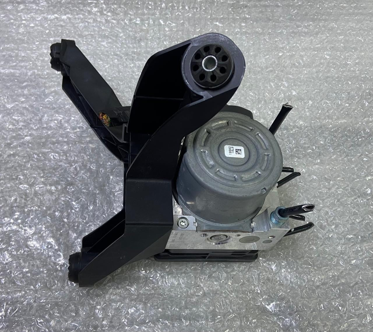 OEM BMW i3 0.6 Hybrid 125Kw ABS Pump Assembley 6883348 6883347