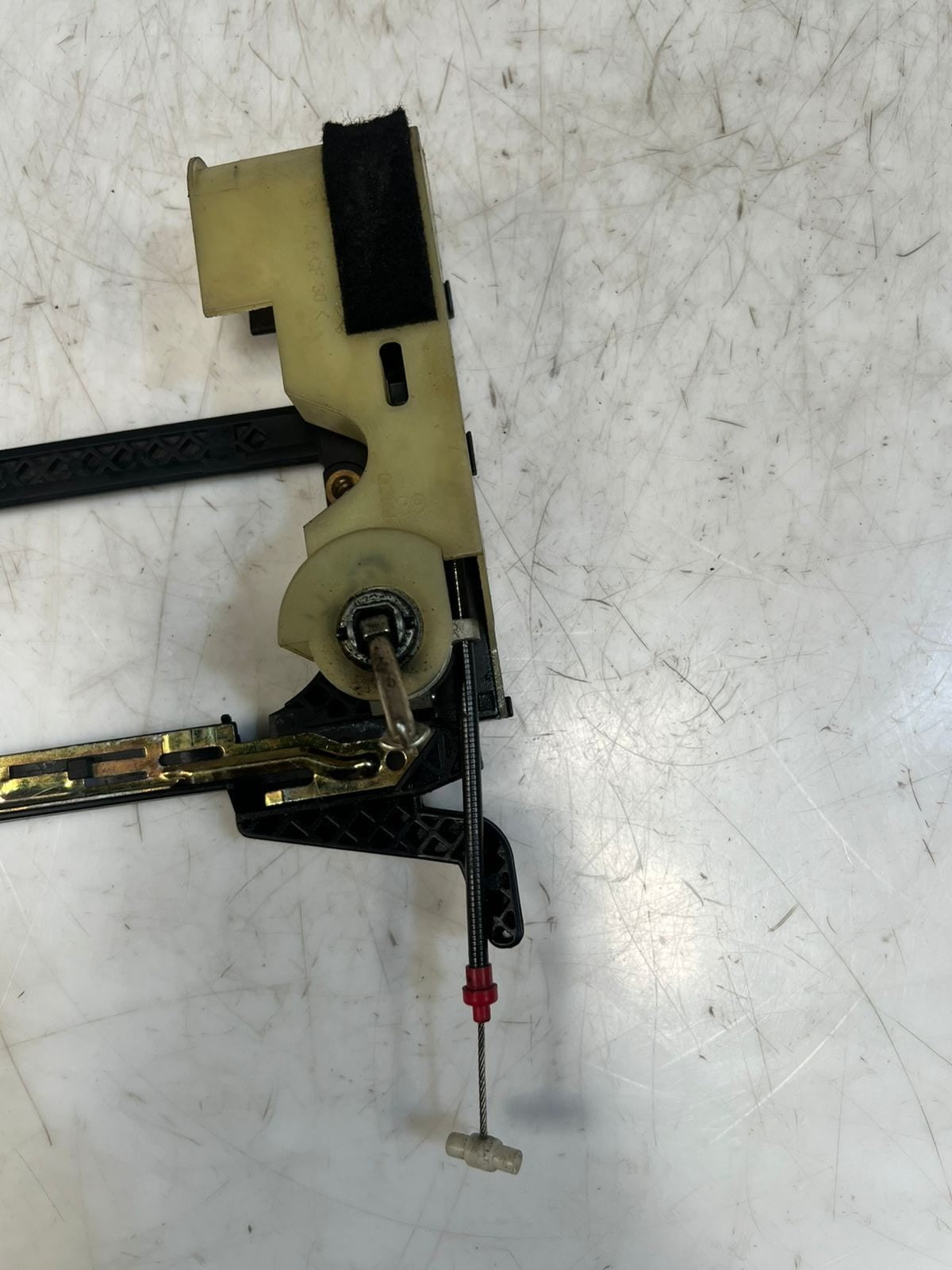 BMW 5 Series E39 Front Door Lock Mechanism Front Right 8235114 OEM