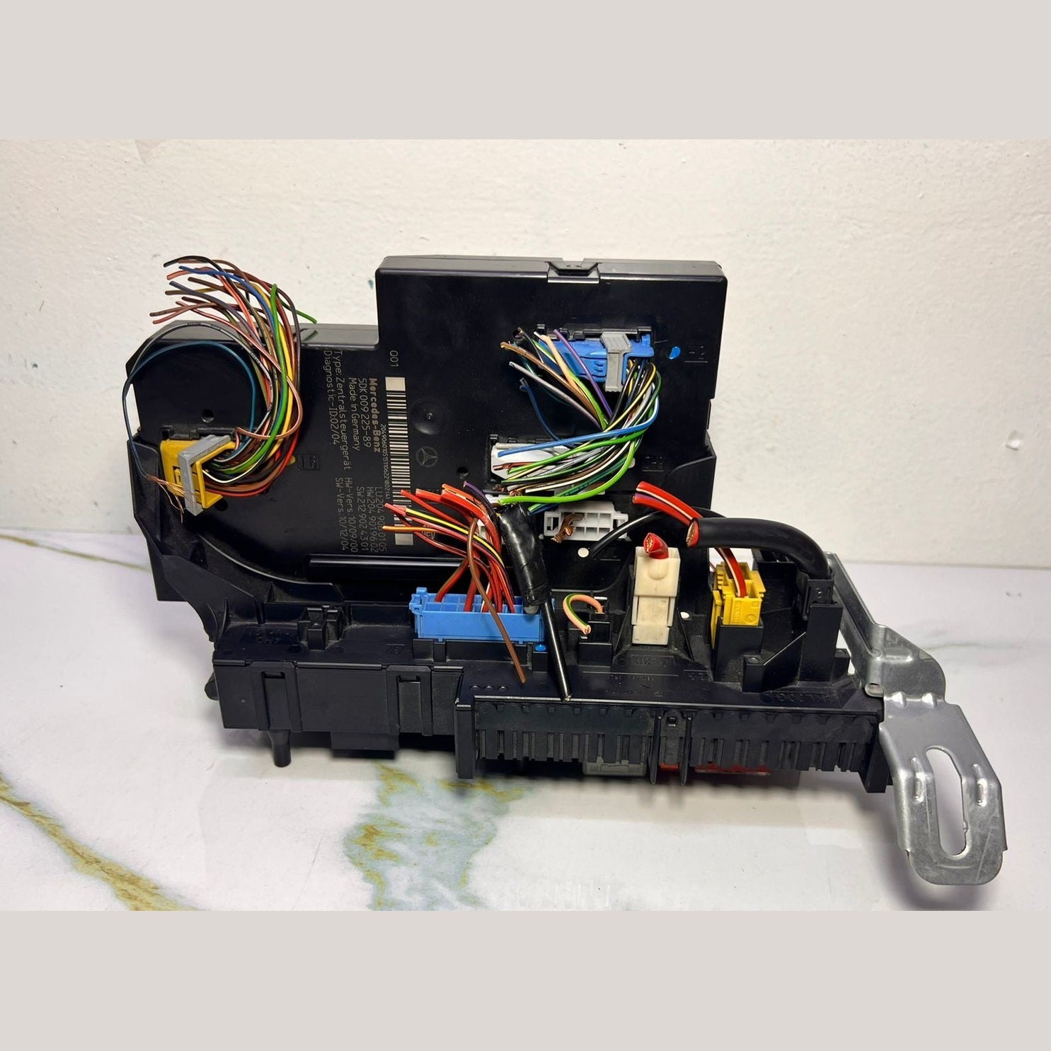 2012-2014 Mercedes-Benz C300 Rear Relay Fuse Box Sam Module 204 906 0105 W204 C2