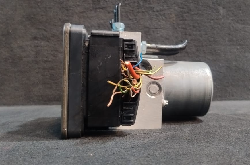 BMW F15 F16 X5 ANTI - LOCK BREAKING SYSTEM ABS DXC9 ACC -6884733 -6884734