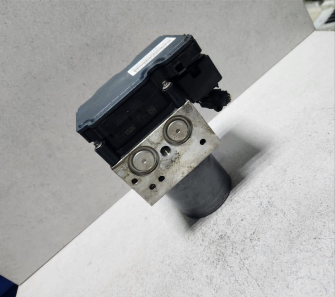 2016 BMW 535i Abs Pump Module 6881305 F10 535i F11 530d F07 F06 F12 F13