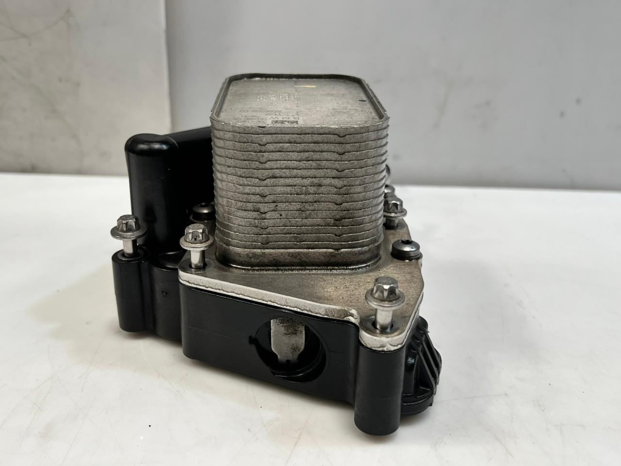 2017-2024 Mini Cooper F60 F56 1.5 12V 136HP Countryman Engine Oil Cooler 8585236