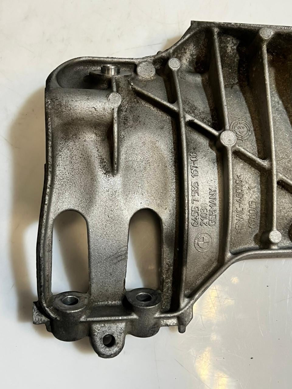 2015-2018 BMW M4 2' M2 F87 F22 F23 Air Conditioning Compressor Bracket 7585167