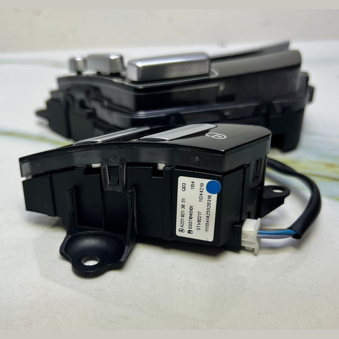 Mercedes-Benz Front Passenger Seat Control Switch Unit A221 8701879 W221 S-Class