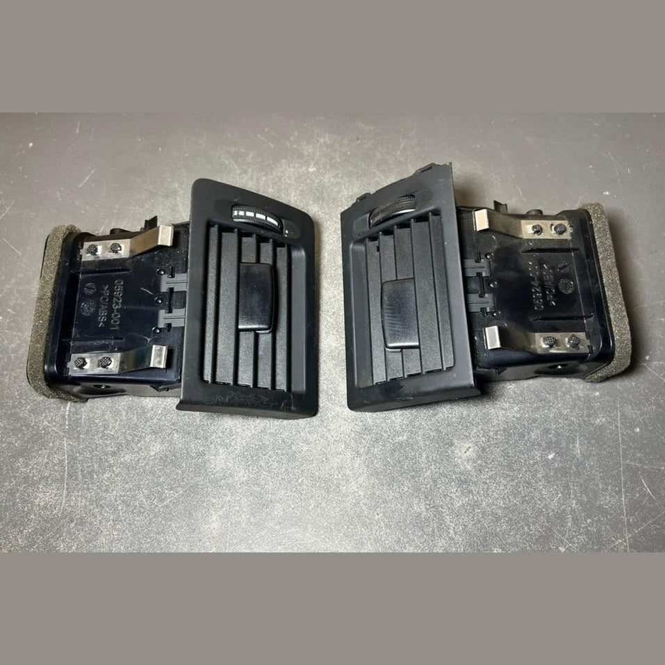 08-10 Mercedes W204 Class Front Dashboard Left \ Right Heater A/C Air Vent