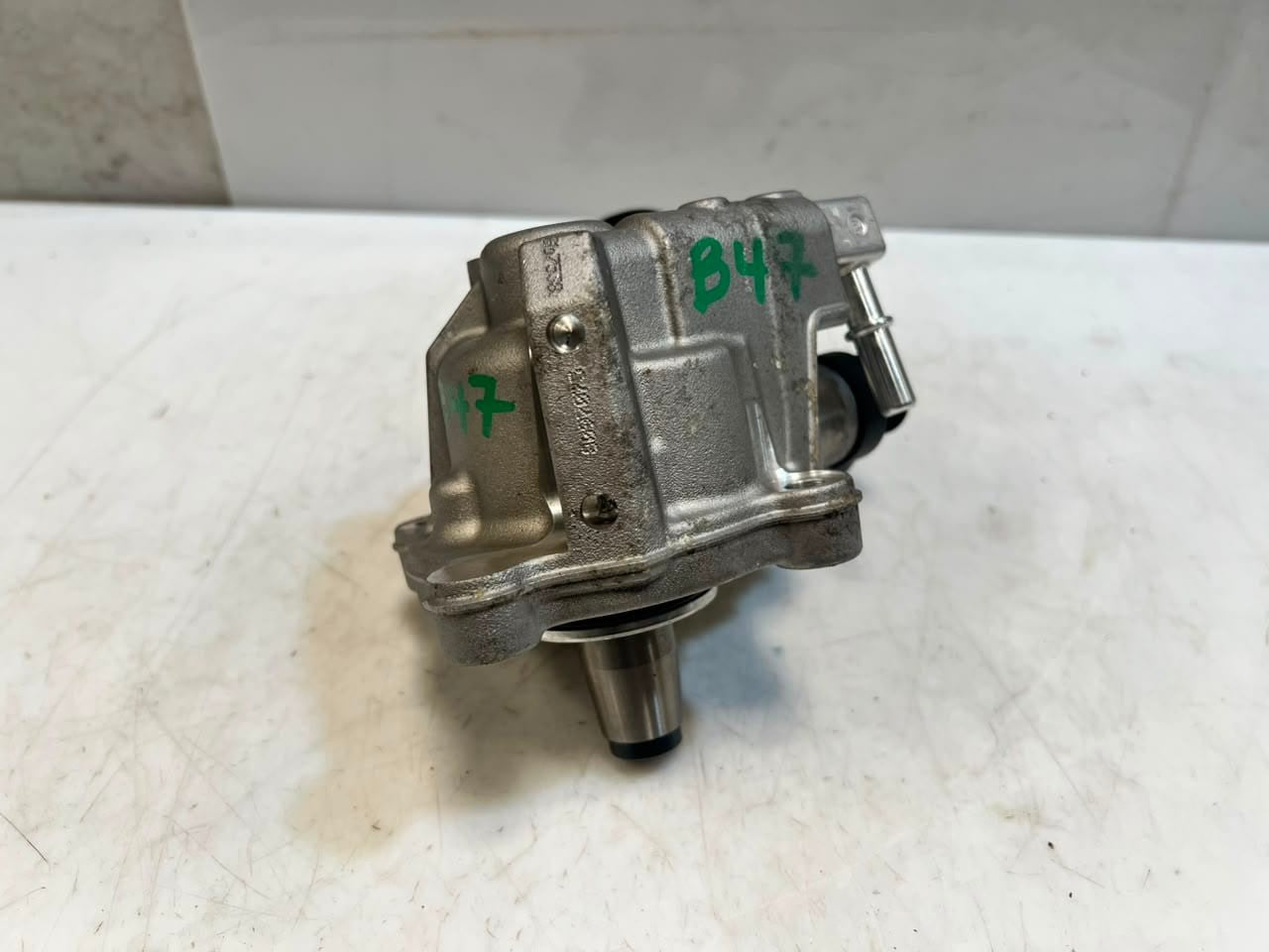 BMW 2' F45 F46 B47 F20 F30 F10 G30 Fuel Injection High Pressure Pump 8511626 