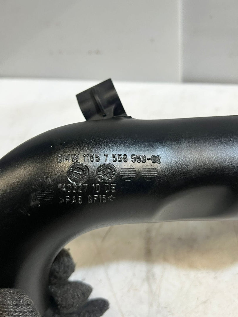 BMW E90 E91 E92 1' 3' 135i 335I Intercooler Charge Air Hose Front Left 7556553