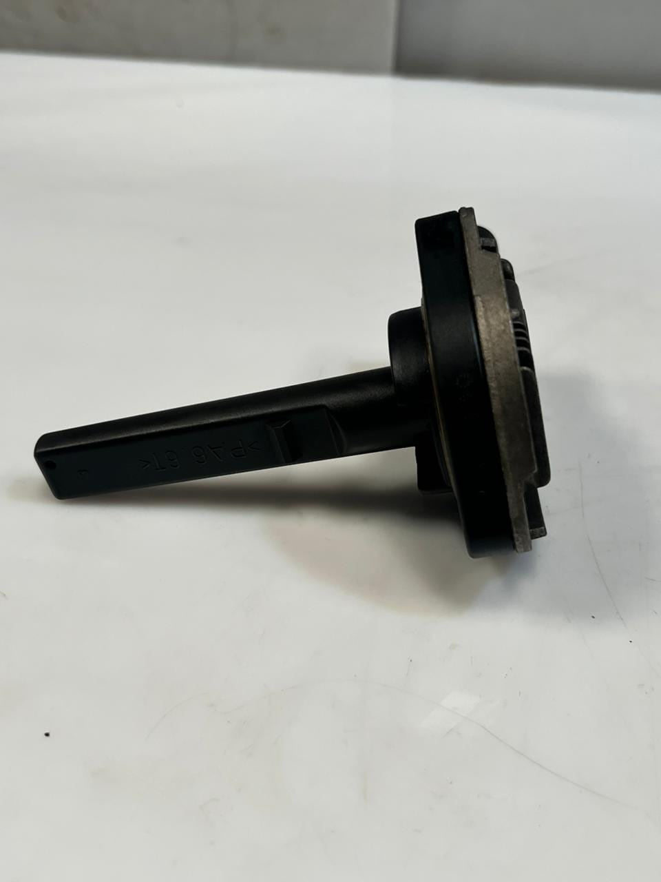 BMW E38 E39 E46 E53 E60 E61 E81 E82 E87 N47 Diesel Sump Oil Level Sensor 7508003