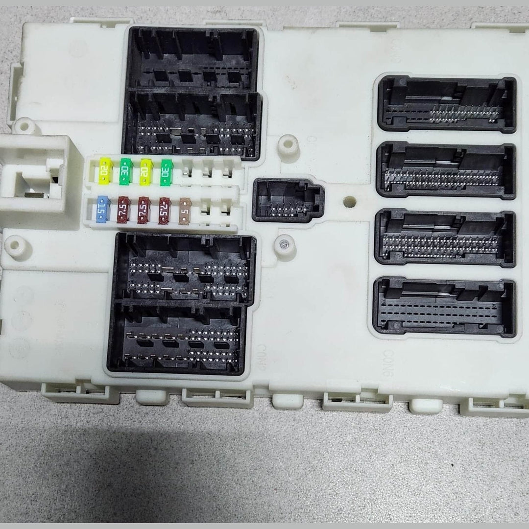 BMW 116i 316i Engine Control Unit Front 8614302 F20 F21 1 Series 116i and F30
