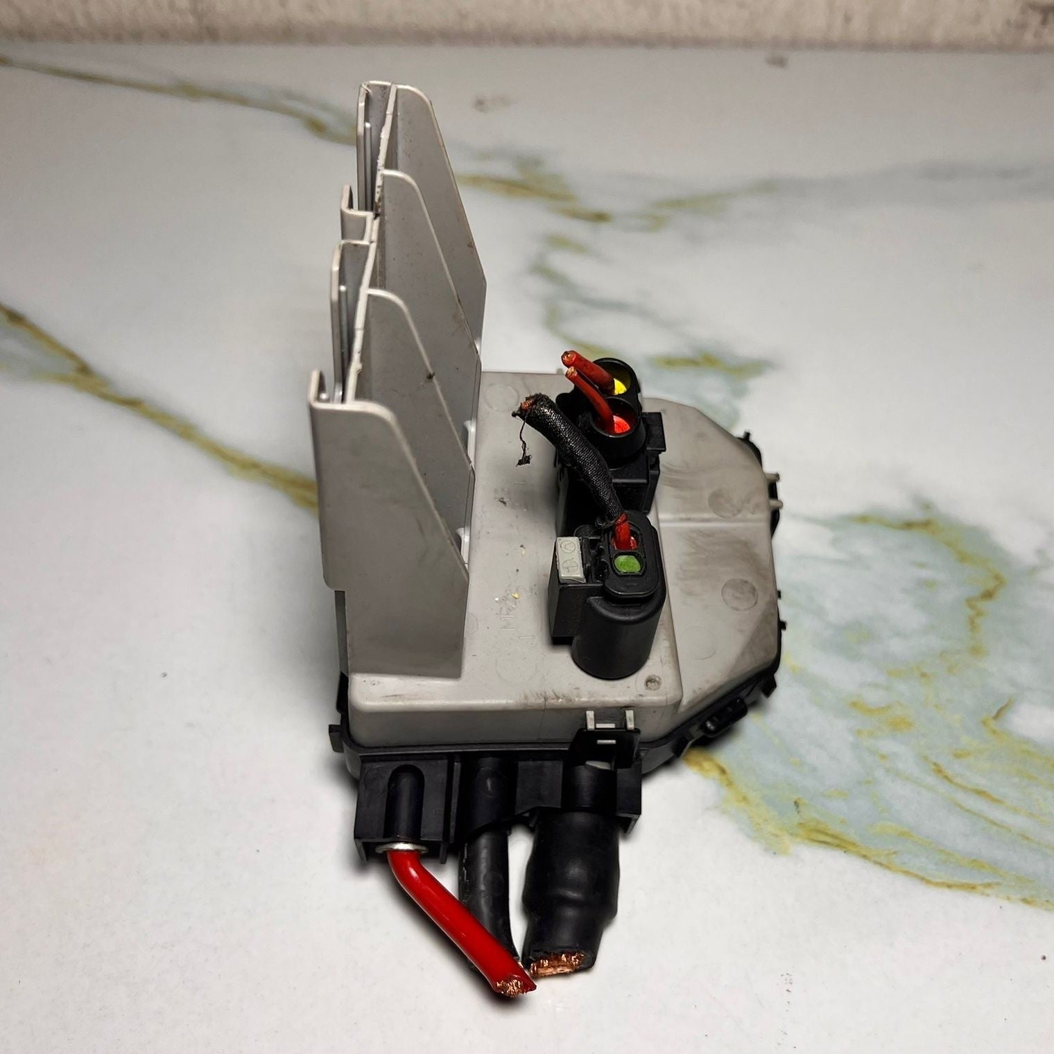 Mercedes-Benz W221 S-Class Fuse Box A 221 540 68 50 S600