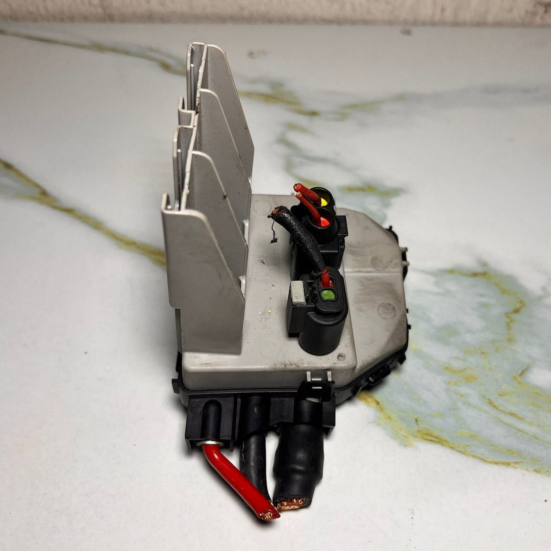 Mercedes-Benz W221 S-Class Fuse Box A 221 540 68 50 S600