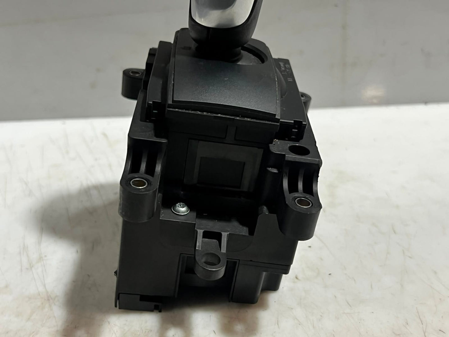 2011 BMW 550i, 5 Series F10/F11 7' Automatic Gear Selector Shifter 9218101 OEM