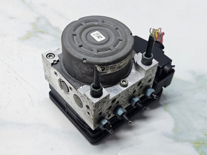 2014-2015 BMW 320i Anti Lock Brake Pump Module 6869726