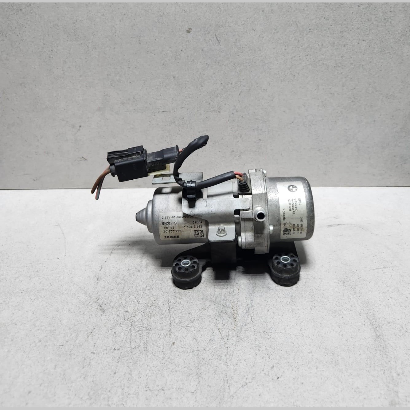 BMW Vacuum Pump 6797749 3 Series F30 5 Series F10 and 7 Series F01 F02 HYBRID
