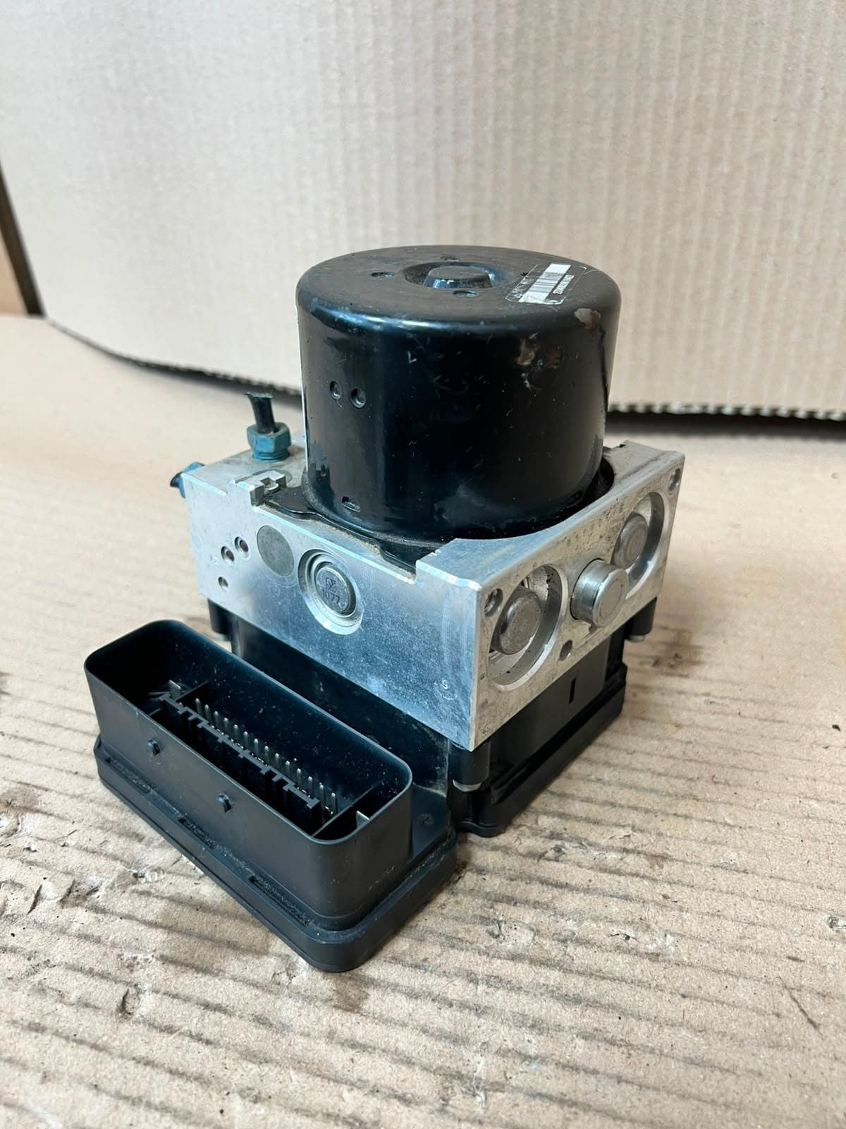 2012-2013 BMW 1' F30 F20 F21 320i ABS Hydraulic Block Control Pump 6860730 OEM