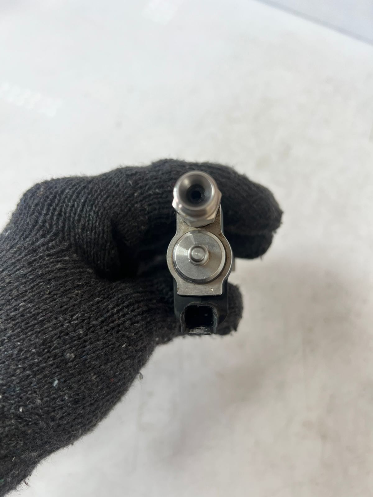 BMW 3, 5, 6, and 7-Series Direct Fuel Injector 7565138 - 02 OEM
