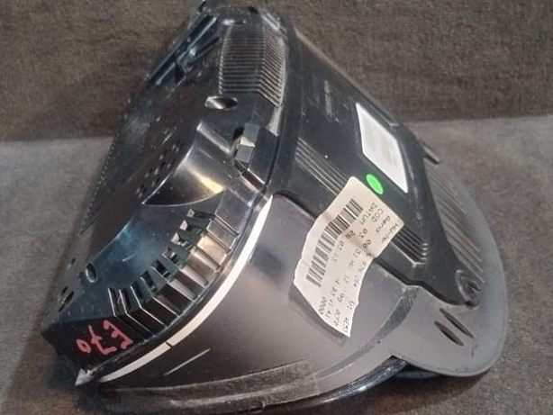 BMW X5 E70 INSTRUMENT CLUSTER SPEEDOMETER KM/H P/N 9236810