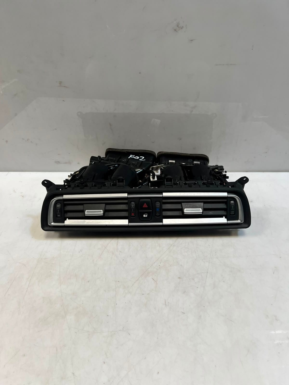 BMW 7 Series F01 F02 F03 F04 Dashboard Center Air Vent Grille Center 9115860