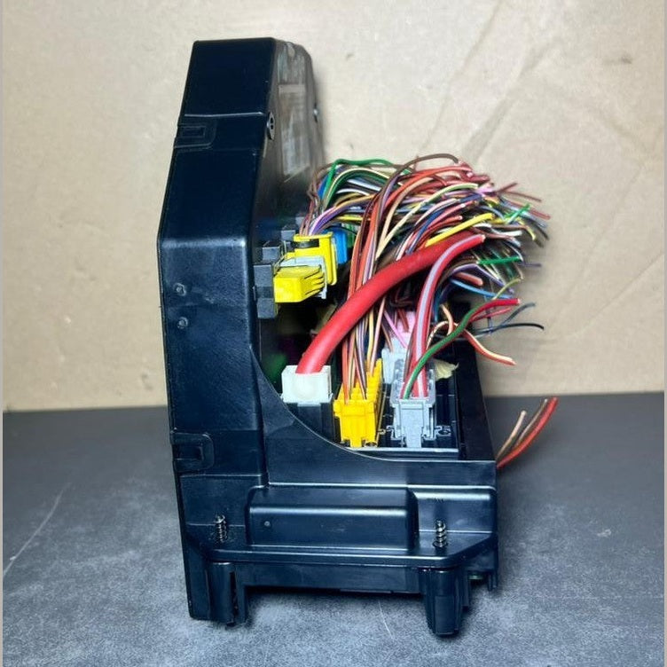 10-16 Mercedes-Benz W212 W204 Front SAM Module Relay Fuse Box A212 9006624 OEM