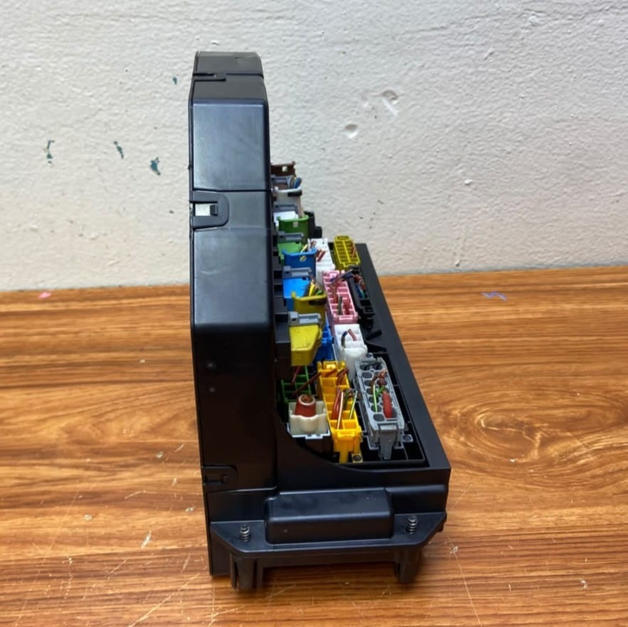 2010-2014 Mercedes CLS550 Sam Module Relay Fuse Box A2129007024 W218 CLS-Class