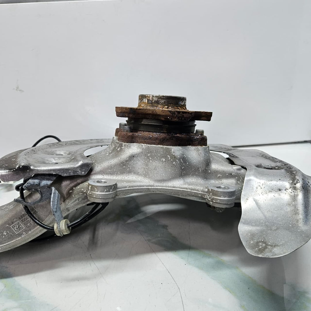 OEM BMW 5 8 Series G30 G14 G15 G16 Front Wheel Hub BEARING Front Right 6884386
