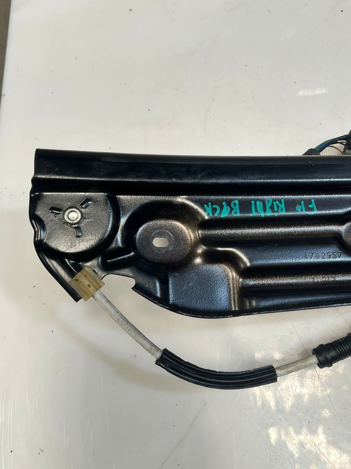 BMW 520d 5' F10 F11 Window Regulator Rear Right 7182122 OEM