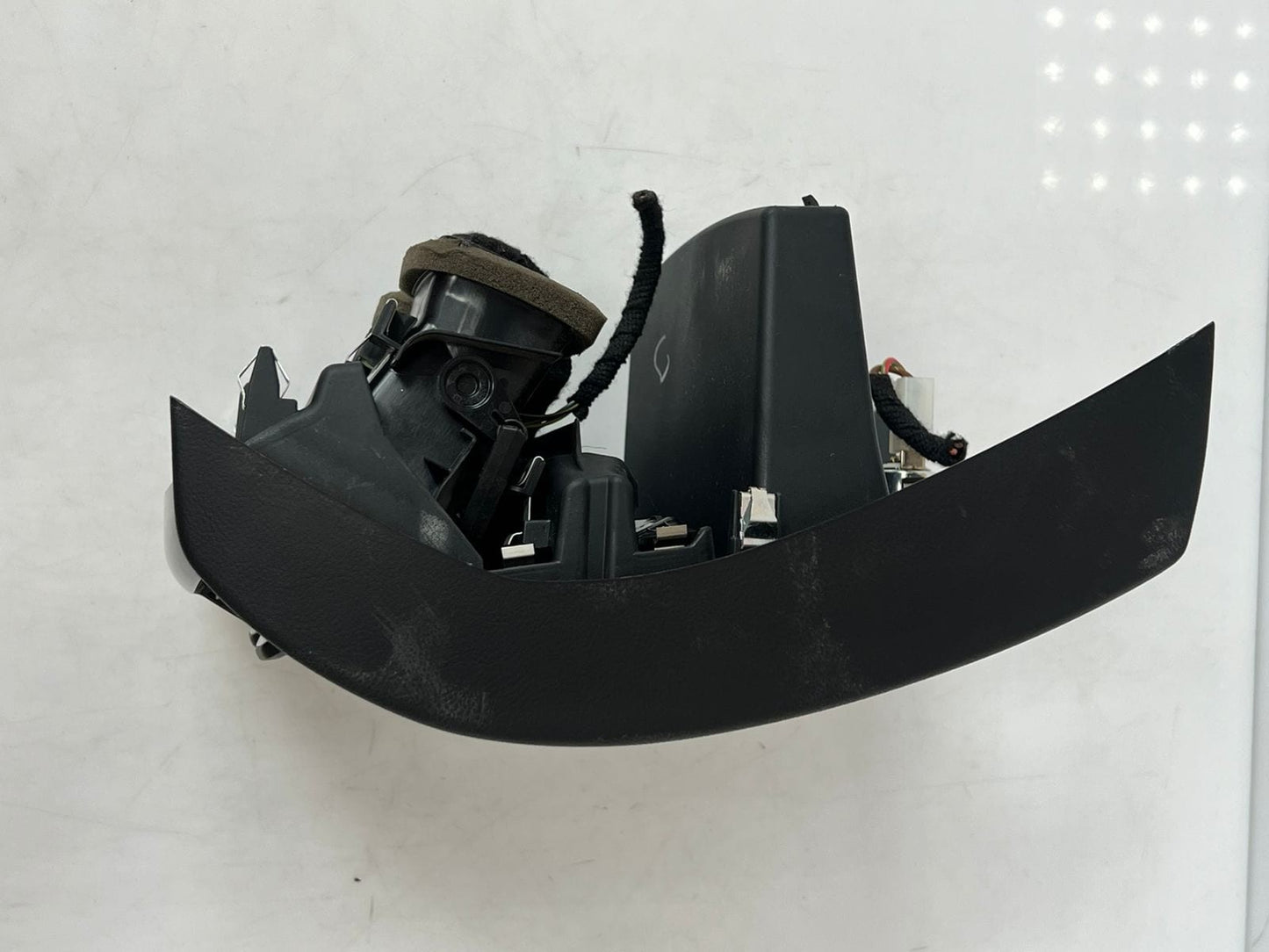 BMW F90 M5, G30, G31, G32 Rear Center Console Fresh Air Vent Grille 9357866 OEM 