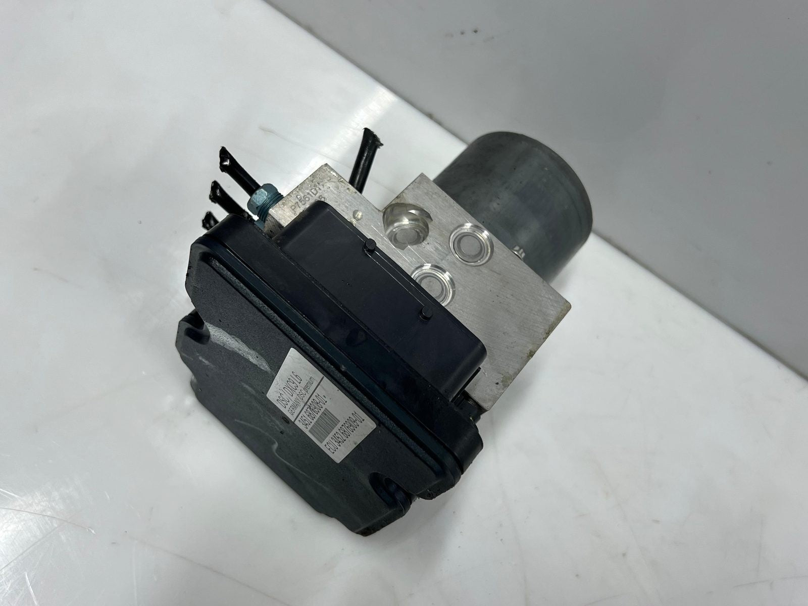 2016 BMW 528i 5 Series F10 and 6 Series F12 L6 DXC9 Abs Pump 6876908 OEM