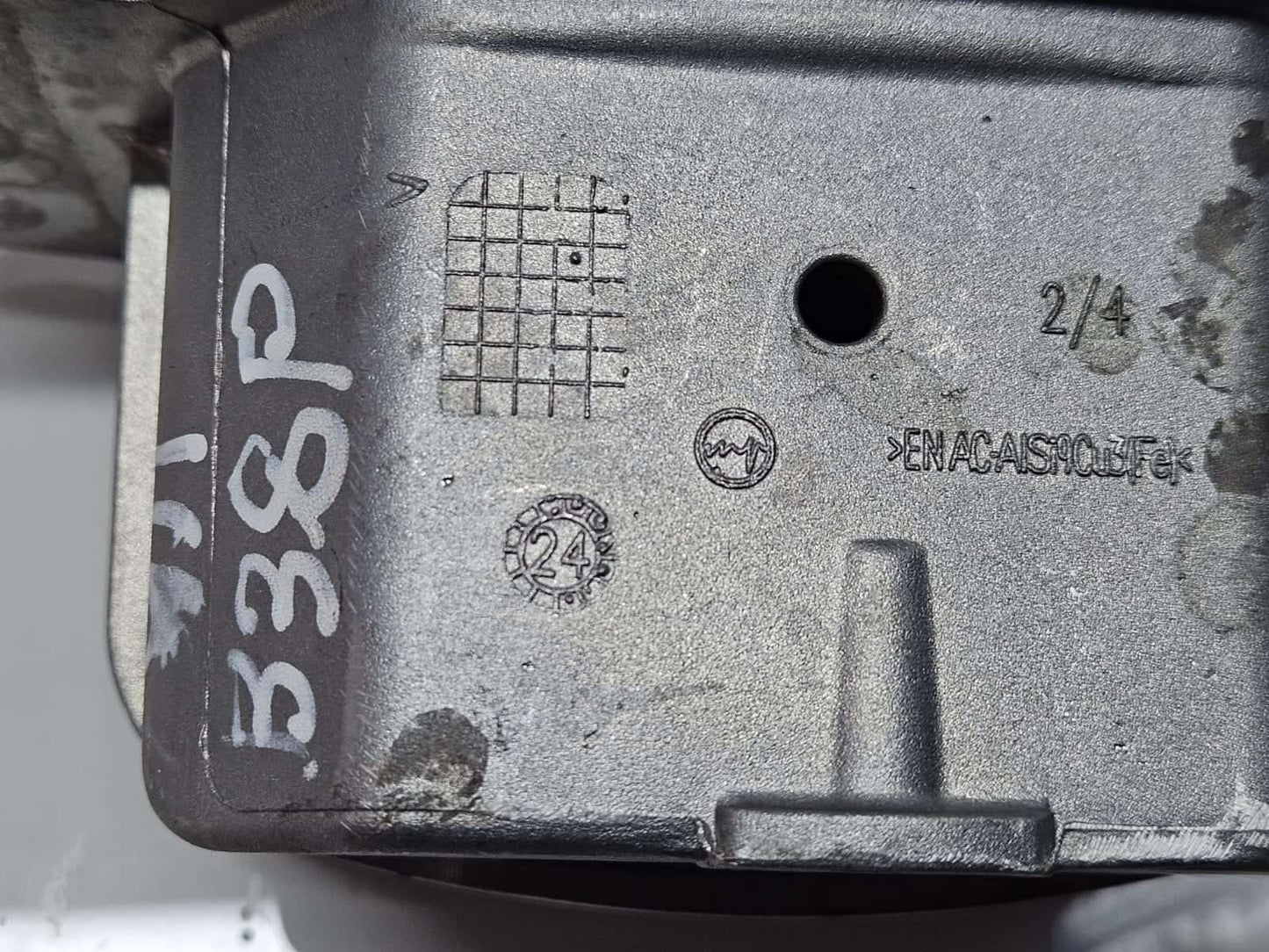17276810-2014-2022 BMW X1 F48 Engine Cushion Motor Mount OEM