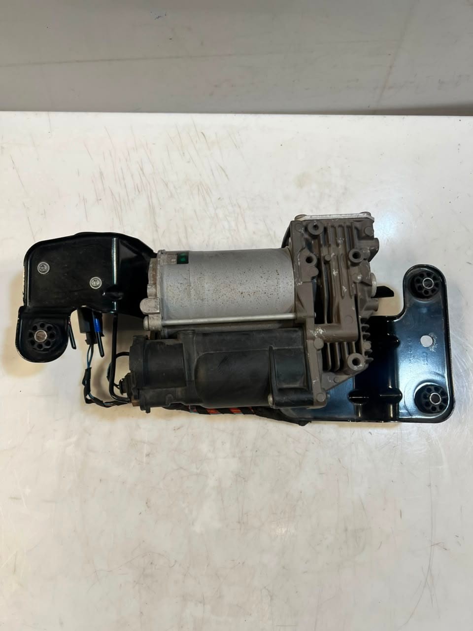 2012 BMW X5 E70 X6 E71 Air Suspension Compressor PUMP 6859714 OEM
