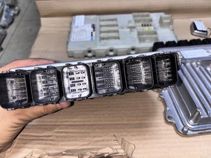 BMW 750li N63NB44C 2018 G12 ENGINE CONTROL UNIT COMPLETE SET + KEY  - 8680196
