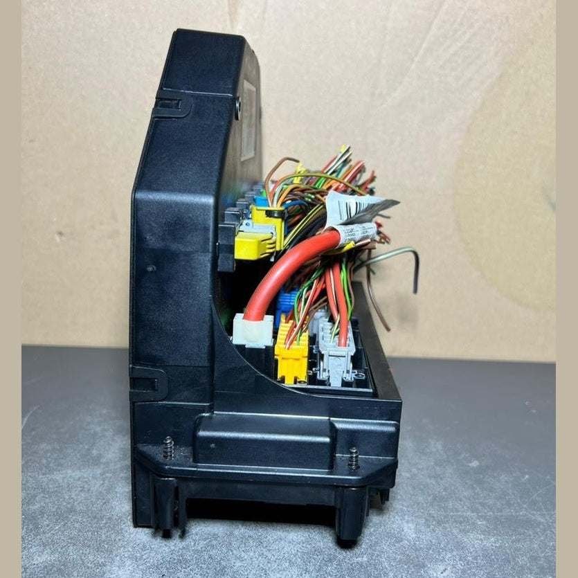10-16 Mercedes-Benz W212 W204 Front SAM Module Relay Fuse Box A212 9008307 OEM