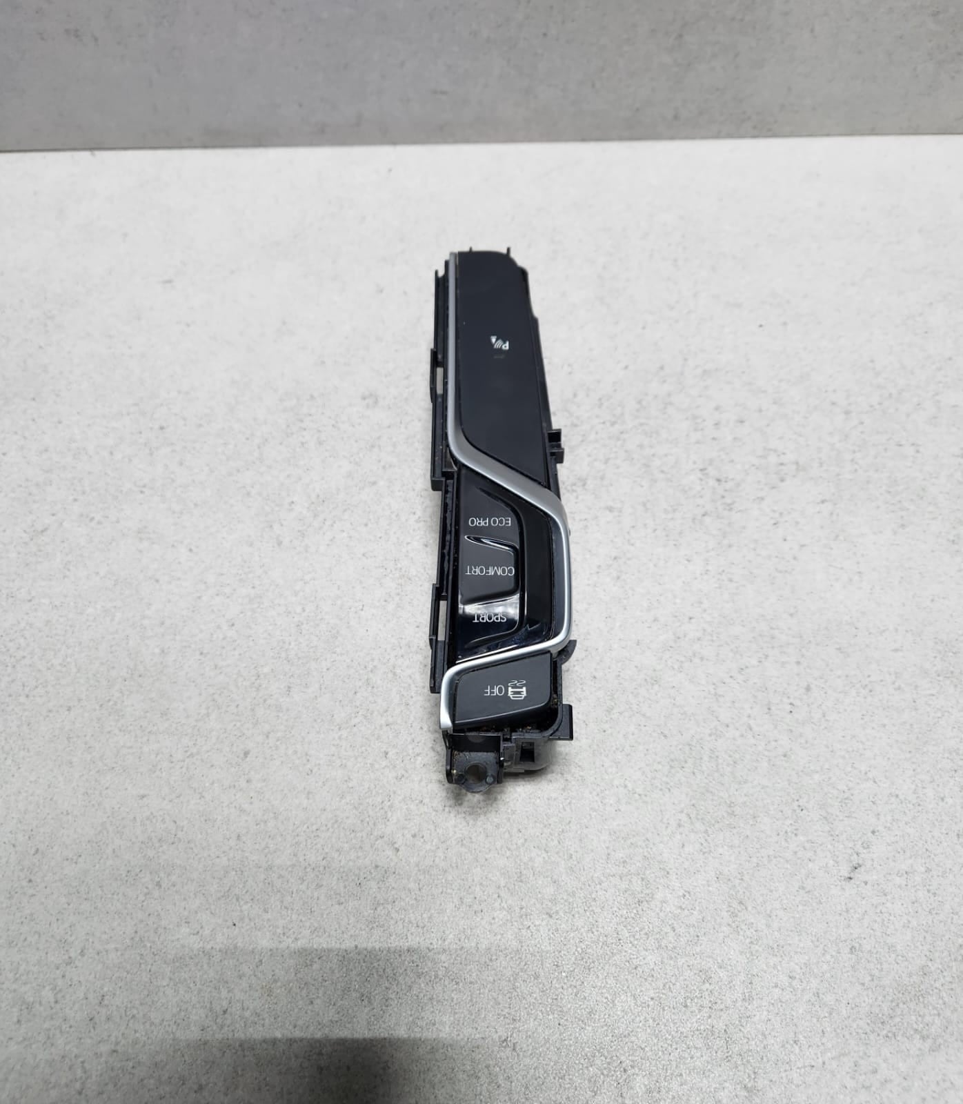 2017-2019 BMW X3 Center Console Operating Unit 6832014 G01 X3 G30 G31 G32 G38