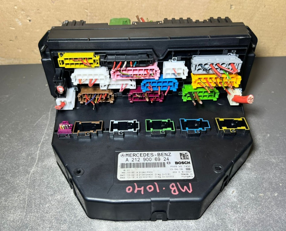 10-16 Mercedes-Benz W212 W204 Front SAM Module Relay Fuse Box A2129006924 OEM