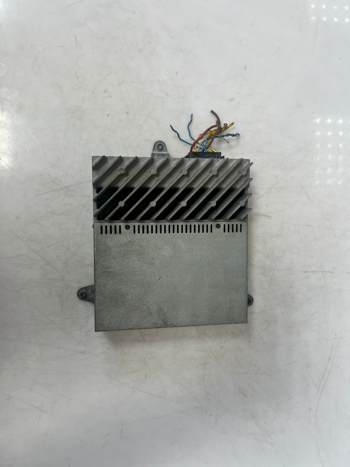 2001-2003 BMW 525i E39 5 528i 530I Series Audio Amplifier 8362444 OEM