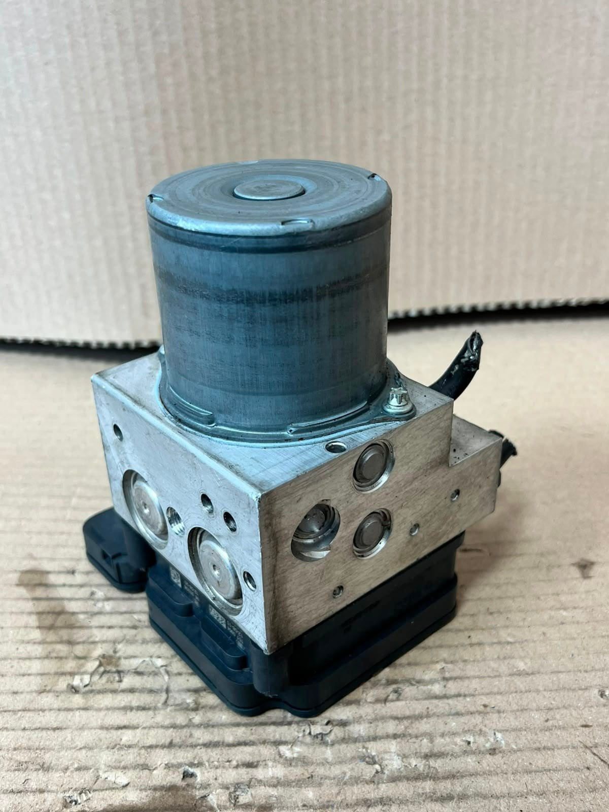 2012-2016 BMW F10 F11 F01 F13 535i ABS Pump Anti-Lock Brake Module 6853400