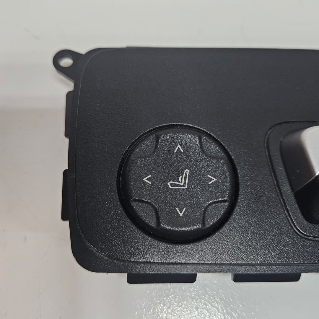 2018-2024 BMW X3 Seat Adjustment Control Switch 9390115 USED