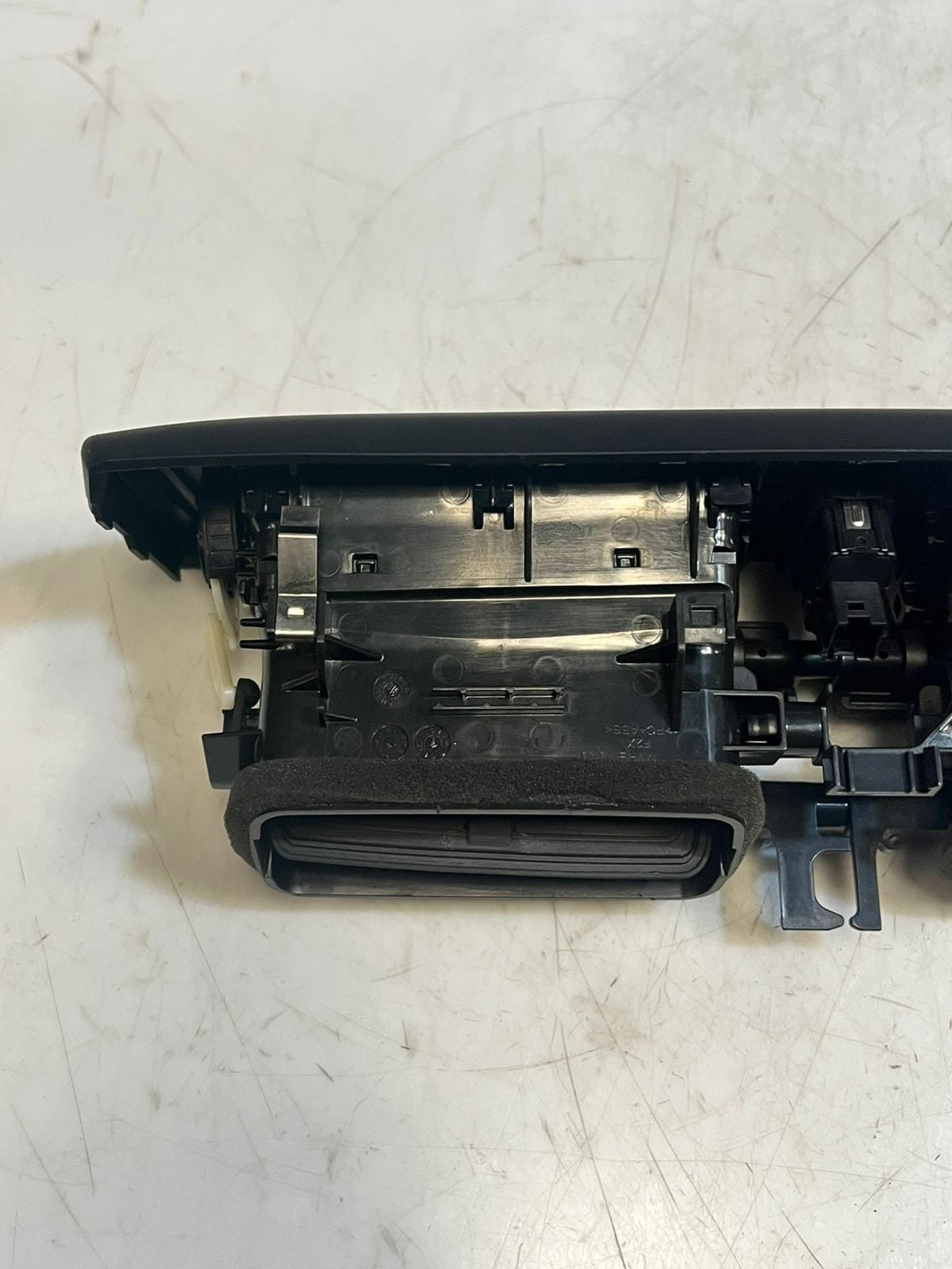 BMW 1 2 Series F20 F21 F22 F23 F2X Dashboard Center Air Vent 9205357 OEM