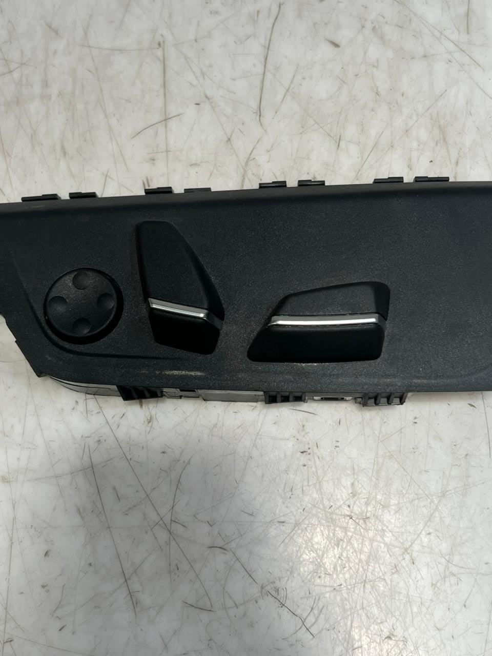 2015-2019 BMW X6 Front Right Seat Control Switch 9347414