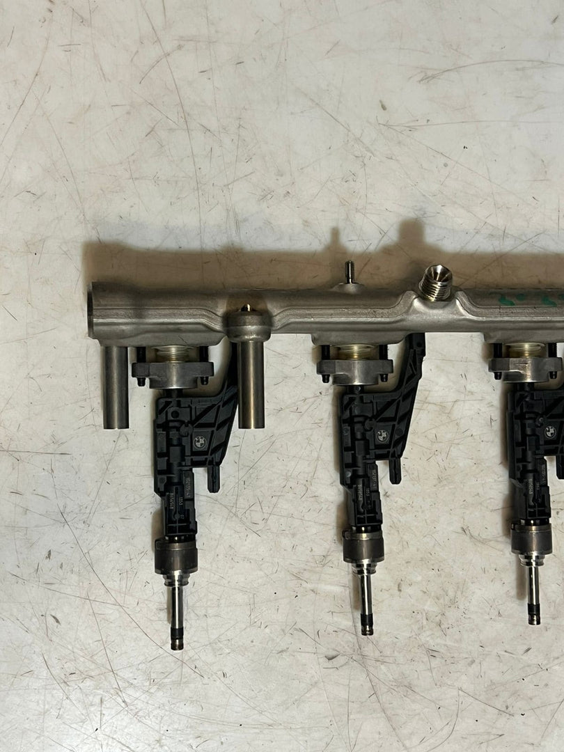 2019-2022 BMW X3 3 Series G20 G21 High Pressure Fuel Injection Rail 8665633 OEM