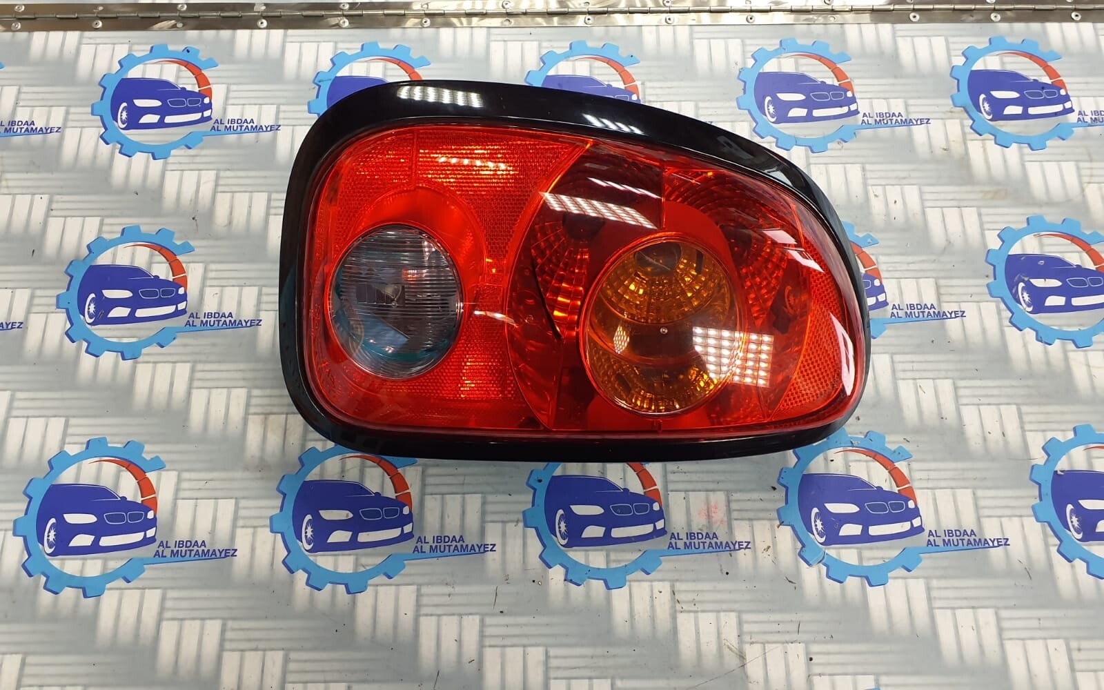MINI COUNTRYMAN R60 LEFT SIDE REAR LAMP TAIL LIGHT 9811761