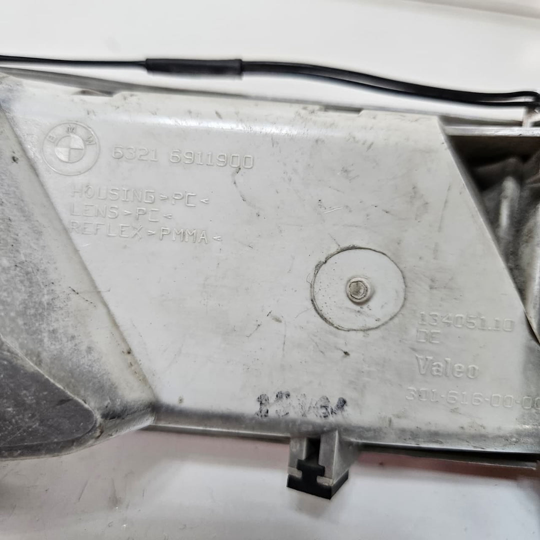 6911900-2004-2005 BMW 6 Series E63 E64 645Ci Taillight Rear Lower Right OEM
