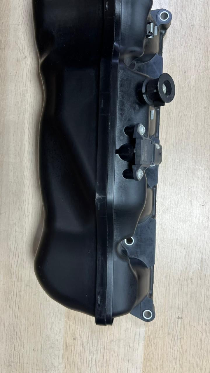 2012-2016 BMW M5 4.4L - LEFT Intake Manifold 7843275