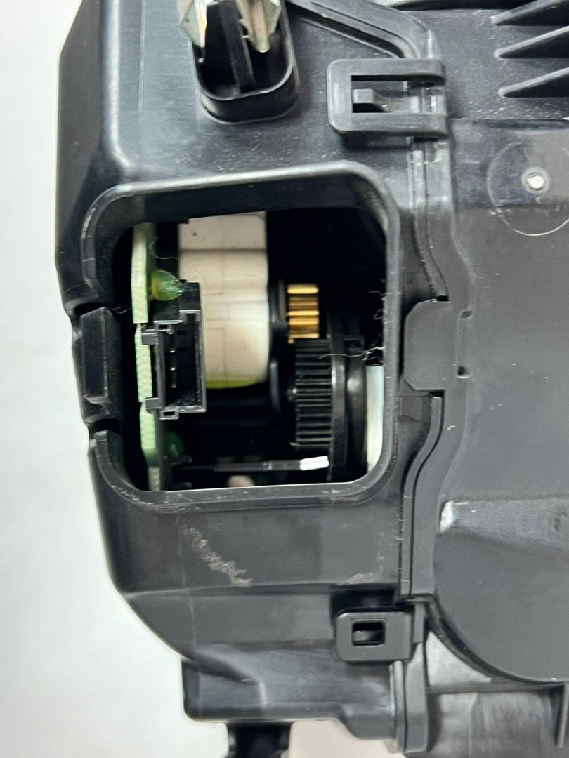 2015-2018 BMW 750i Ambient Air freshener Fragrance Control Unit 6411 6809615 OEM