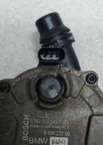 Load image into Gallery viewer, BMW Auxiliary Water Pump Electric 8638237 5 Series G30 8 Series G15 OEM