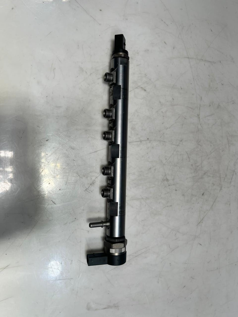 BMW 1' F10 F30 E90 E81 E87 N47 2.0L Fuel Injection Rail With Sensor 7809127 OEM