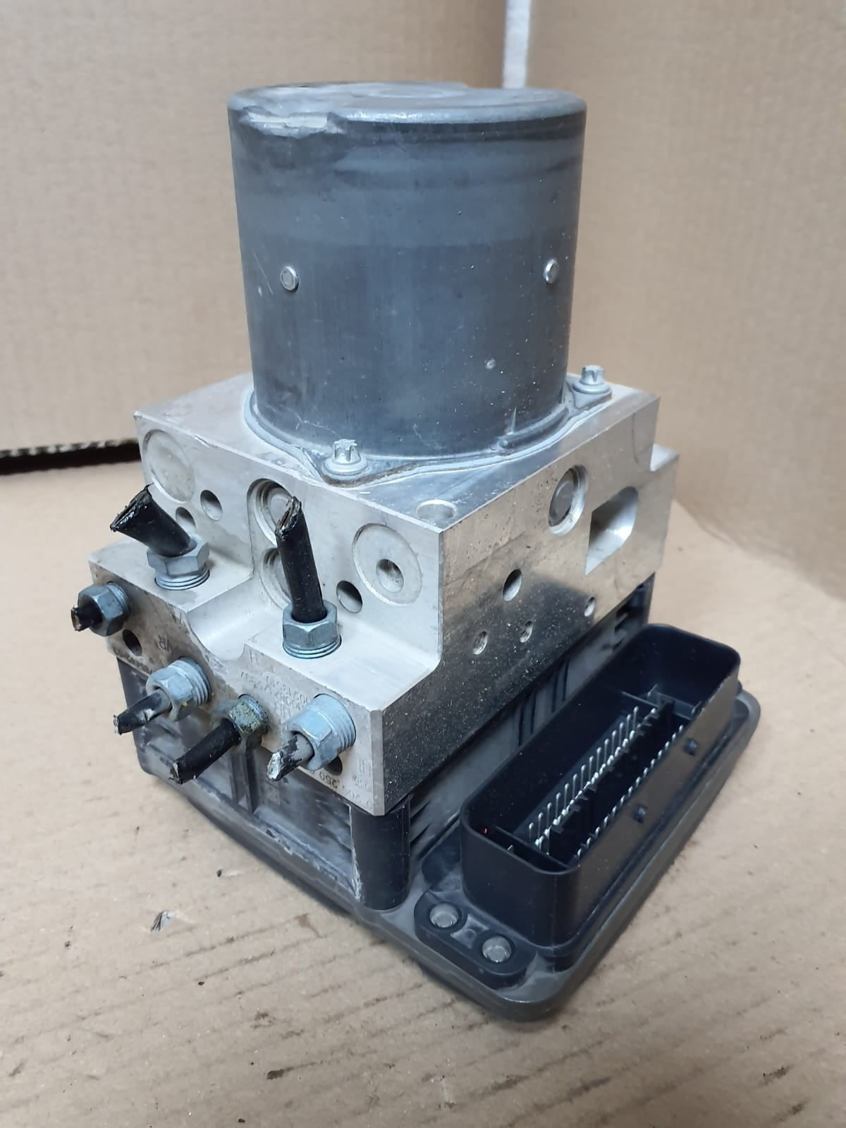 2010-2016 BMW 5 Series F10 and F11 F1X ABS DSC Hydraulic Pump 6852811 OEM