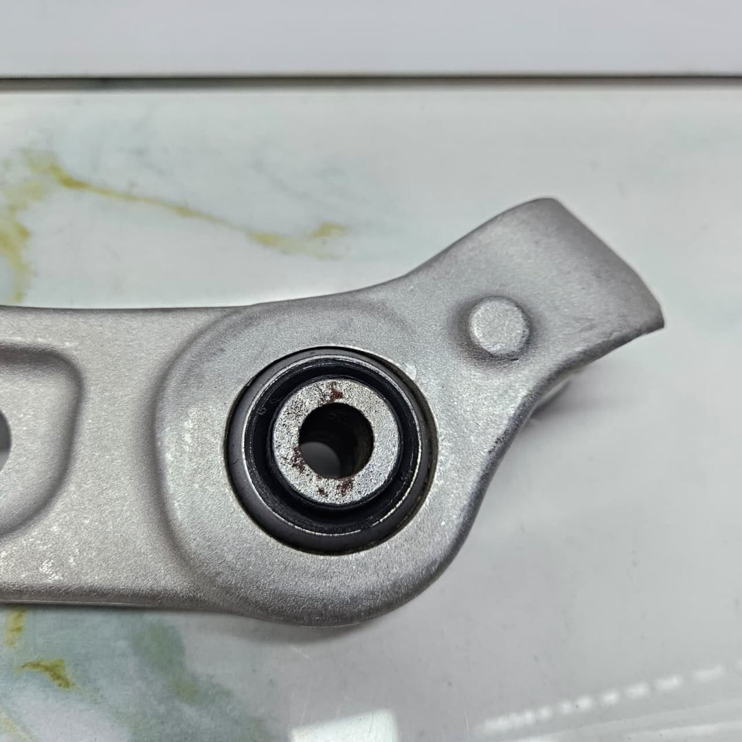 BMW 5 Series G30 Front Suspension Control Arm Front Left Lower Rubber 6861181 